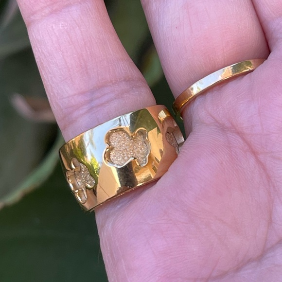 Gold tone stainless steel teddy bear wide band ring - Picture 6 of 12